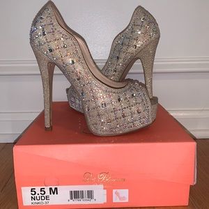 De Blossom Collection. Nude Shimmer. Size 5.5 US